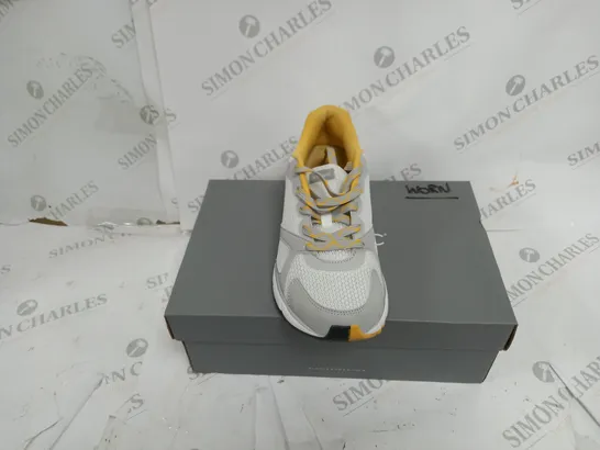 BOXED VIONIC DRIFT TRAINER IN WHITE SIZE 6.5