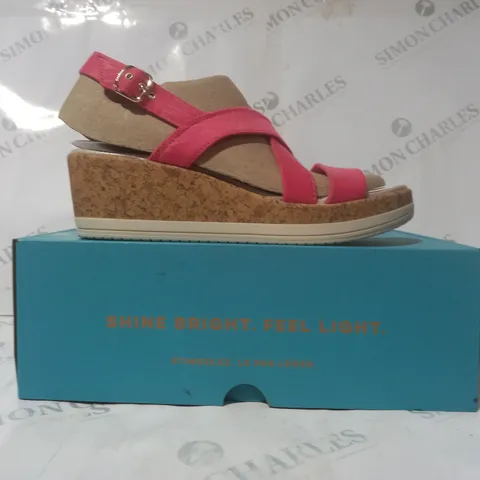 BOXED PAIR OF BZEES OPEN TOE WEDGE SANDALS IN PINK SIZE 7