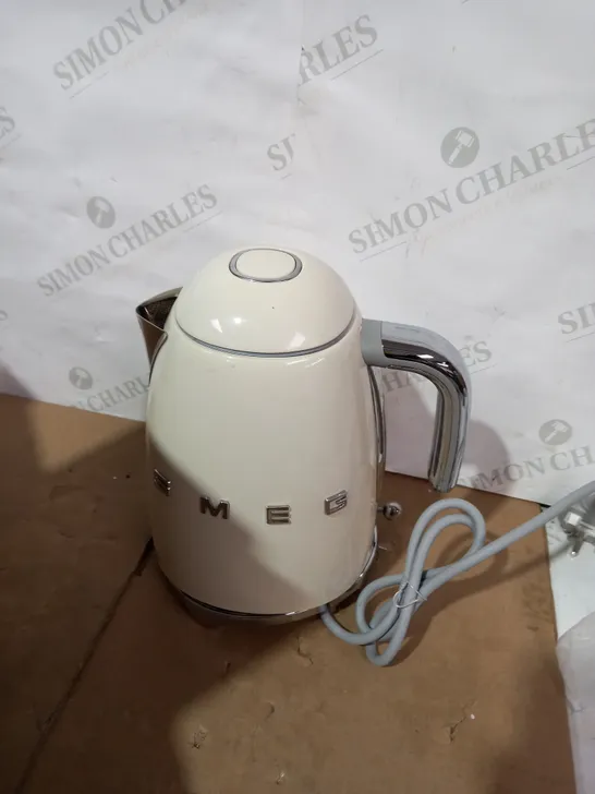 SMEG KETTLE - CREAM  RRP £149.99