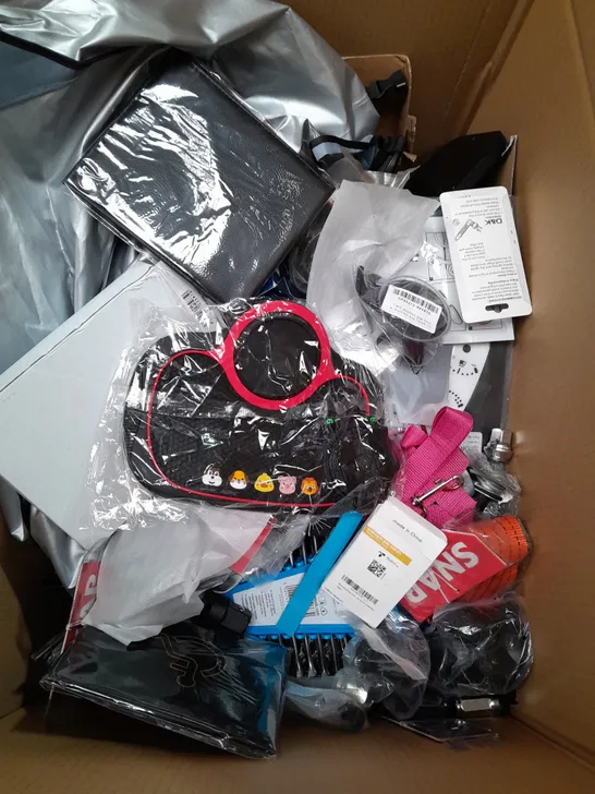 BOX OF ASSORTED CAR ITEMS TO INCLUDE PHONE HOLDER - TOOLS - BADGE HOLDER - COLLECTION ONLY 