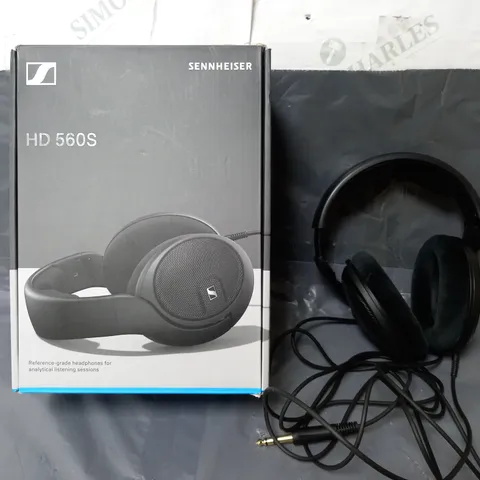 BOXED SENNHEISER HD 560S WIRED EARPHONES IN BLACK