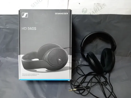 BOXED SENNHEISER HD 560S WIRED EARPHONES IN BLACK