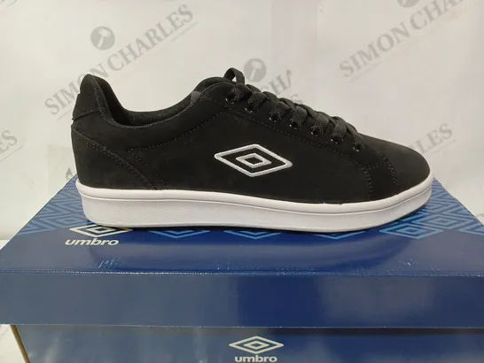 BOXED UMBRO C CUP MENS SHOES - SIZE 10