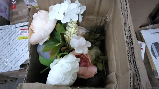 BOXED PEONY TABLE MIXED CENTERPIECE