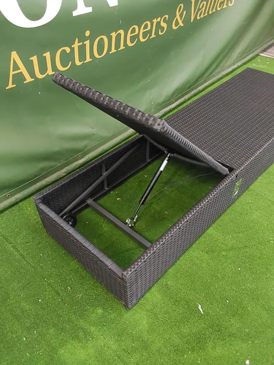 DESIGNER MANUAL ADJUSTABLE SUNLOUNGER IN BLACK RATTAN 