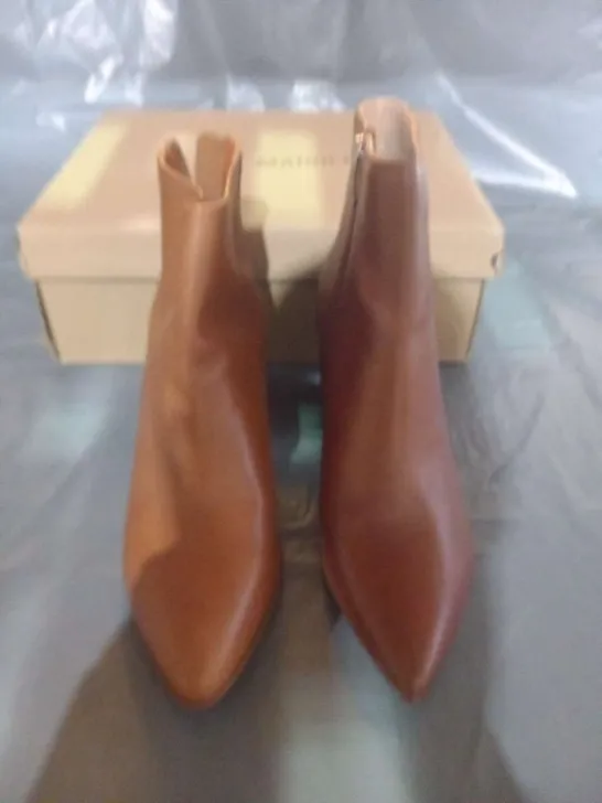 BOXED STEVE MADDEN BROWN BOOTS SIZE 7