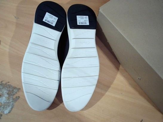 BOXED PAIR OF CLARKES LEATHER SHOES NAVY/WHITE SIZE 8.5