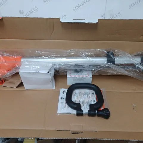 BOXED YARDFORCE 20V 41CM POLE HEDGE TRIMMER - COLLECTION ONLY 