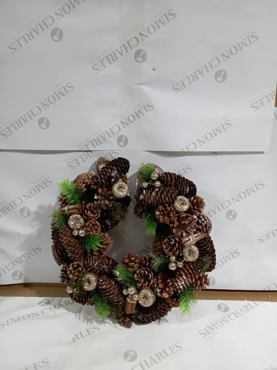 FESTIVE WREATH 