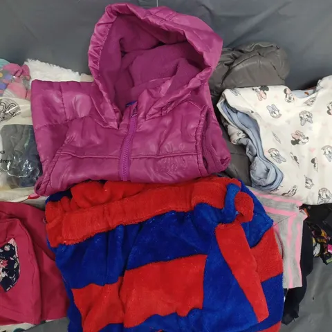 APPROXIMATELY 20 ASSORTED CHILDREN'S CLOTHING IN VARIOUS STYLES AND SIZES 