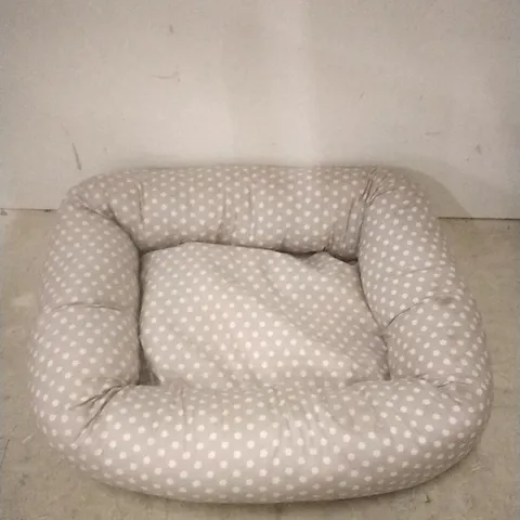 DOG BED FOR SMALL DOG BREEDS (SPOTTY)