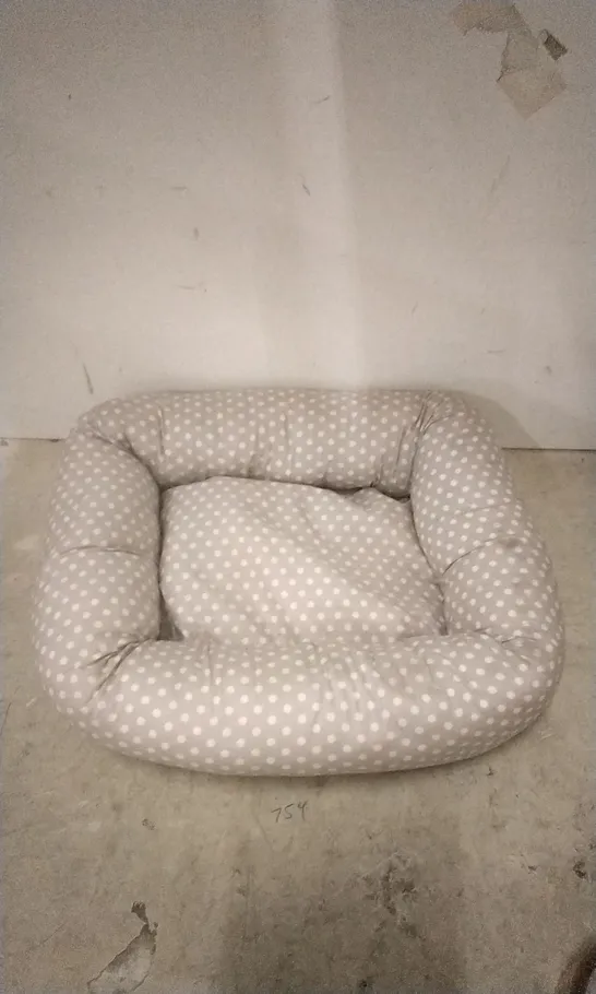 DOG BED FOR SMALL DOG BREEDS (SPOTTY)