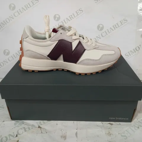 BOXED PAIR OF NEW BALANCE SHOES IN WHITE/BROWN UK SIZE 6.5