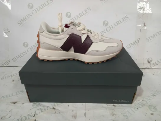 BOXED PAIR OF NEW BALANCE SHOES IN WHITE/BROWN UK SIZE 6.5