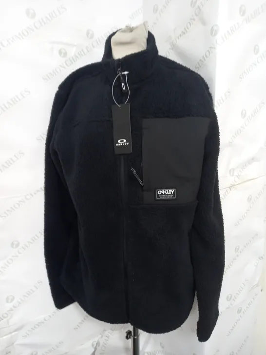 OAKLEY MOUNTAIN SHERPA FLEECE IN BLACK SIZE M