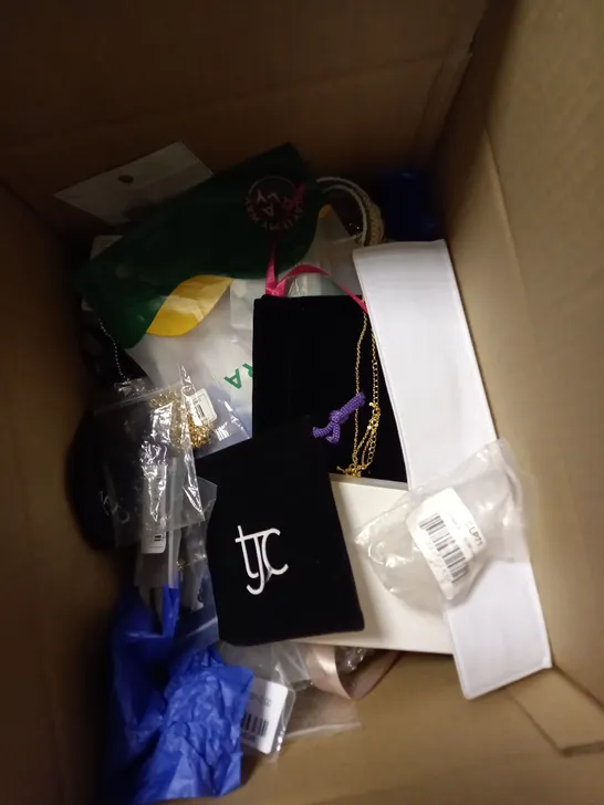 BOX OF ASSORTED JEWLERY APPROXIMATELY 20 TO INCLUDE WATCH, NECKLACE, BRACELET ETC