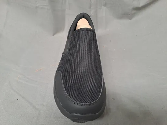 BOXED PAIR OF SKECHERS SLIP-ON SHOES IN BLACK UK SIZE 11