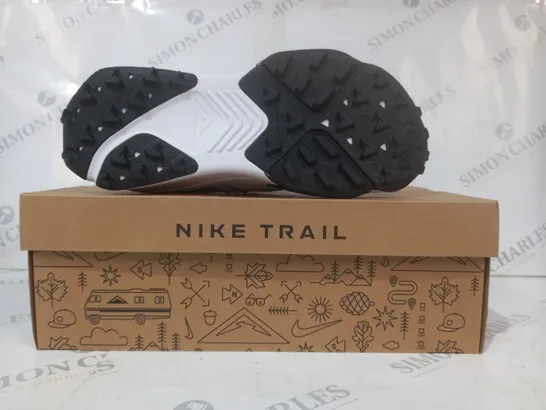 BOXED PAIR OF NIKE ZOOMX ZEGAMA TRAIL SHOES IN BLACK/WHITE UK SIZE 9