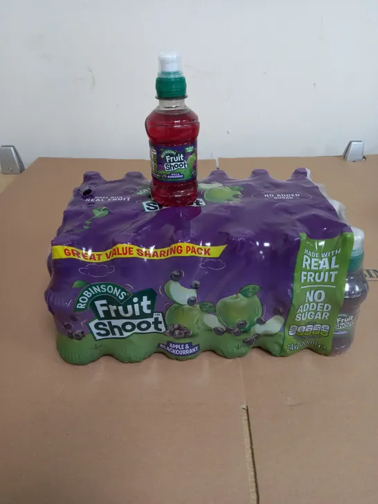 APPROXIMATELY 24 ROBINSONS FRUIT SHOOT APPLE & BLACKCURRANT DRINKS