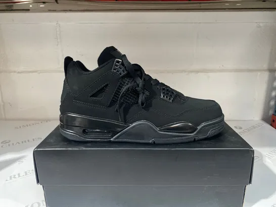 BOXED PAIR OF AIR JORDAN 4 RETRO BLACK TRAINERS SIZE 9