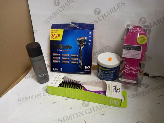 LOT OF APPROXIMATELY 20 ASSORTED HEALTH & BEAUTY ITEMS, TO INCLUDE GILETTE PRO GLIDE BLADES, TANGLE TEEZER BRUSH, MANUAL SHAMPOO, ETC