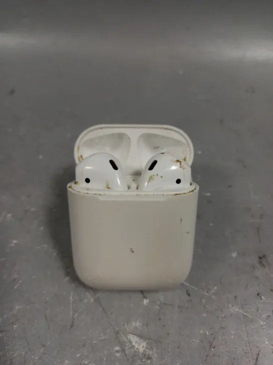 APPLE AIRPODS WITH CHARGING CASE - A1602