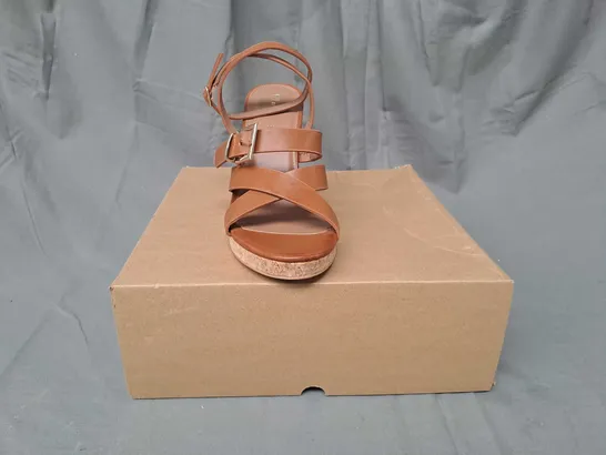 BOXED PAIR OF V BY VERY OPEN TOE HIGH WEDGE SANDALS IN BROWN SIZE 5