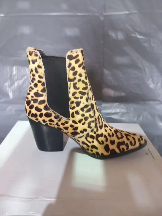 BOXED STEVE MADDEN PATRICIA BOOTS SIZE 3