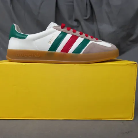 BOXED PAIR OF ADIDAS GUCCI GAZELLE SHOES IN WHITE/GREEN/RED UK SIZE 8