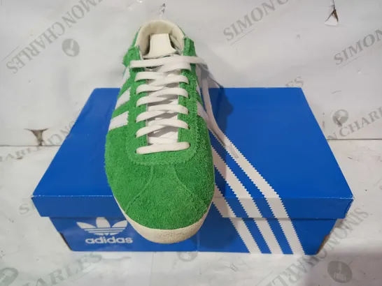 BOXED PAIR OF ADIDAS GAZELLE SHOES IN GREEN/WHITE UK SIZE 7