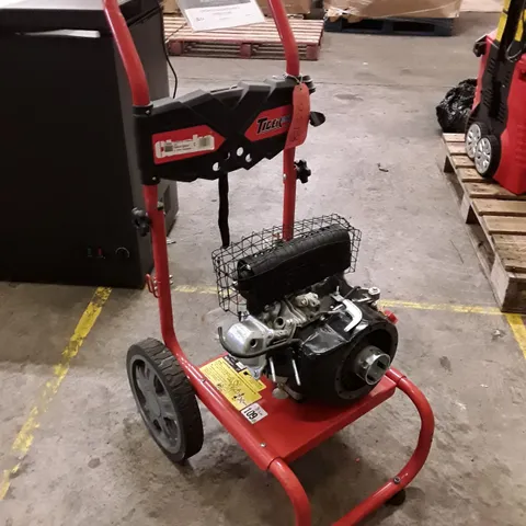 CLARKE PETROL DRIVEN POWER WASHER - TIGER2600B