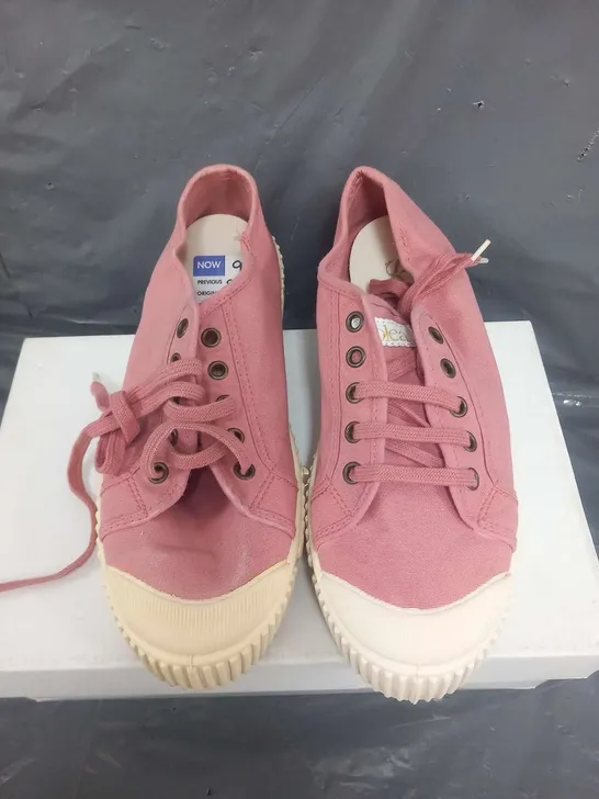 BOXED SOLEA BUMP PALE PINK CANVAS SNEAKERS SIZE 36