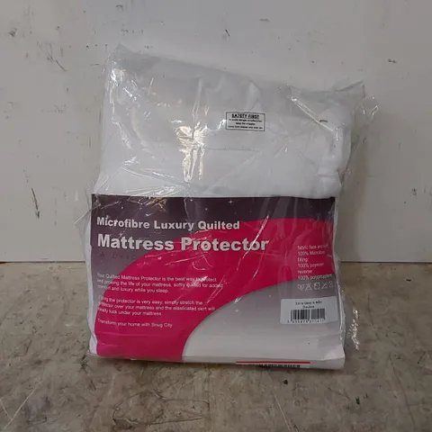 BAGGED HYPOALLERGENIC MATTRESS PROTECTOR // SIZE: KING 16" DEEP (1 ITEM)