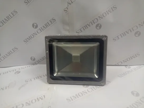 DELTECH MAINTENANCE FREE ENERGY SAVING LED FLOODLIGHT 