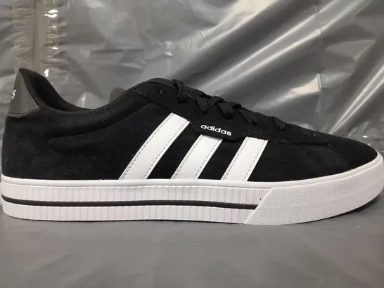 BOXED PAIR OF ADIDAS DAILY 3.0 SHOES IN BLACK/WHITE UK SIZE 10