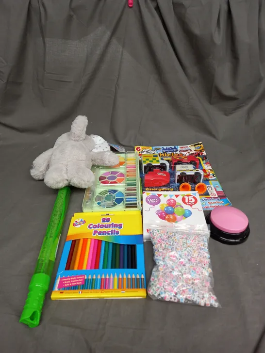 LARGE QAUNTIITY OF ASSORTED TOYS AND GAMES TO INCLUDE TEDDIES, COLOURING PENCILS AND BUBBLES