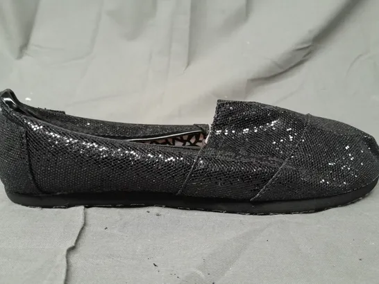 BOX OF APPROXIMATELY 15 BOXED PAIRS OF DESIGNER SLIP-ON SHOES IN BLACK W. GLITTER EFFECT - VARIOUS SIZES