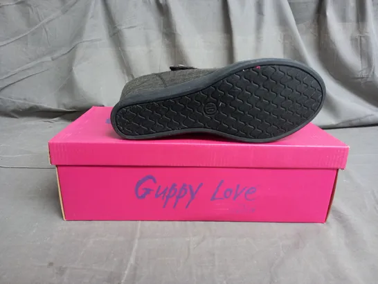 BOX OF APPROXIMATELY 6 PAIRS OF GUPPY LOVE OPEN TOP VELCRO WEDGE SHOE SIZE 10