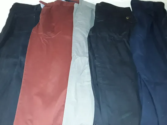 LOT OF 5 ASSORTED PAIRS OF TROUSERS IN VARIOUS SIZES 