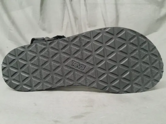 BOXED PAIR OF TEVA OPEN TOE SANDALS IN BLACK UK SIZE 8