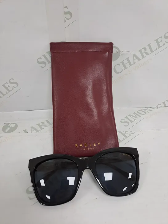 RADLEY SUNGLASSES IN GLOSS BLACK