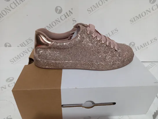 BOXED CALL IT SPRING SAUWAI PINK GLITTER SHOE - SIZE 6