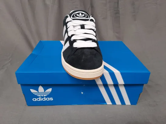 BOXED PAIR OF ADIDAS CAMPUS 00S SHOES IN BLACK/WHITE UK SIZE 9