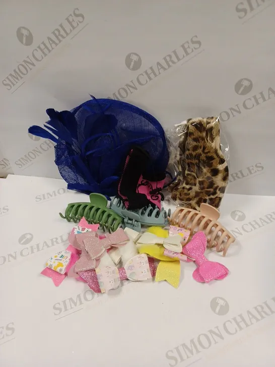 APPROXIMATELY 15 ASSORTED HAIR ACCESSORIES TO INCLUDE HAIRBANDS AND HAIRCLIPS