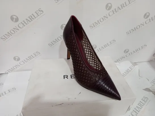 BOXED REISS CLOVER LIZARD STYLE POMEGRANATE COLOURED HEELS - SIZE 6