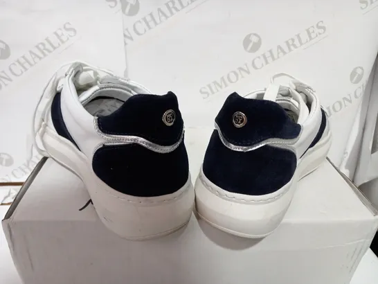 BOXED PAIR OF WHITE/NAVY TRAINERS - SIZE 5