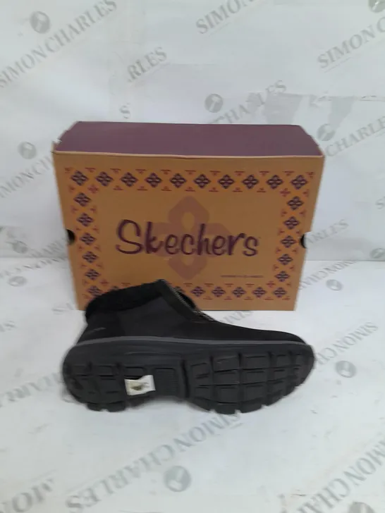 SKETCHERS EASY GOING BOOT IN BLACK - SIZE 5.5