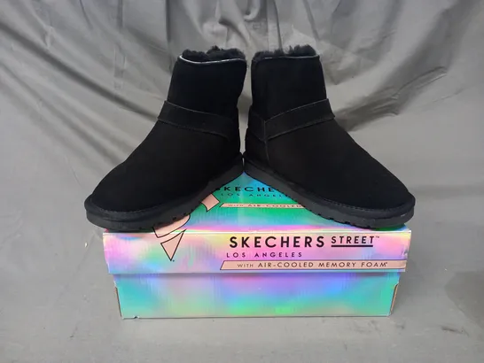 BOXED PAIR OF SKECHERS BUCKLE MID ANKLE BOOTS IN BLACK SIZE 5