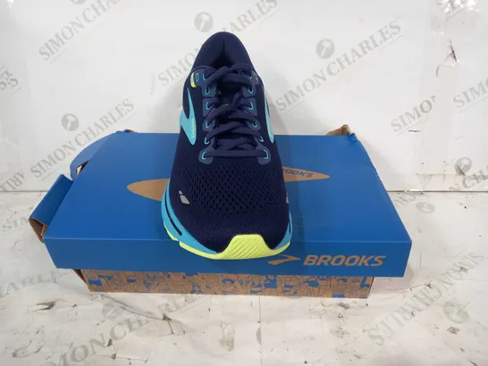 BOXED PAIR OF BROOKS GHOST SHOES IN NAVY/BLUE/LIME UK SIZE 8