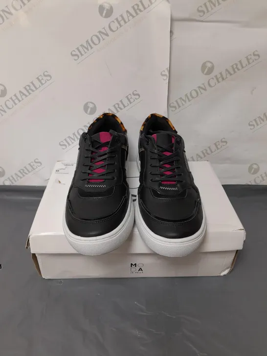 MODA LADIES BLACK TRAINERS SIZE 7